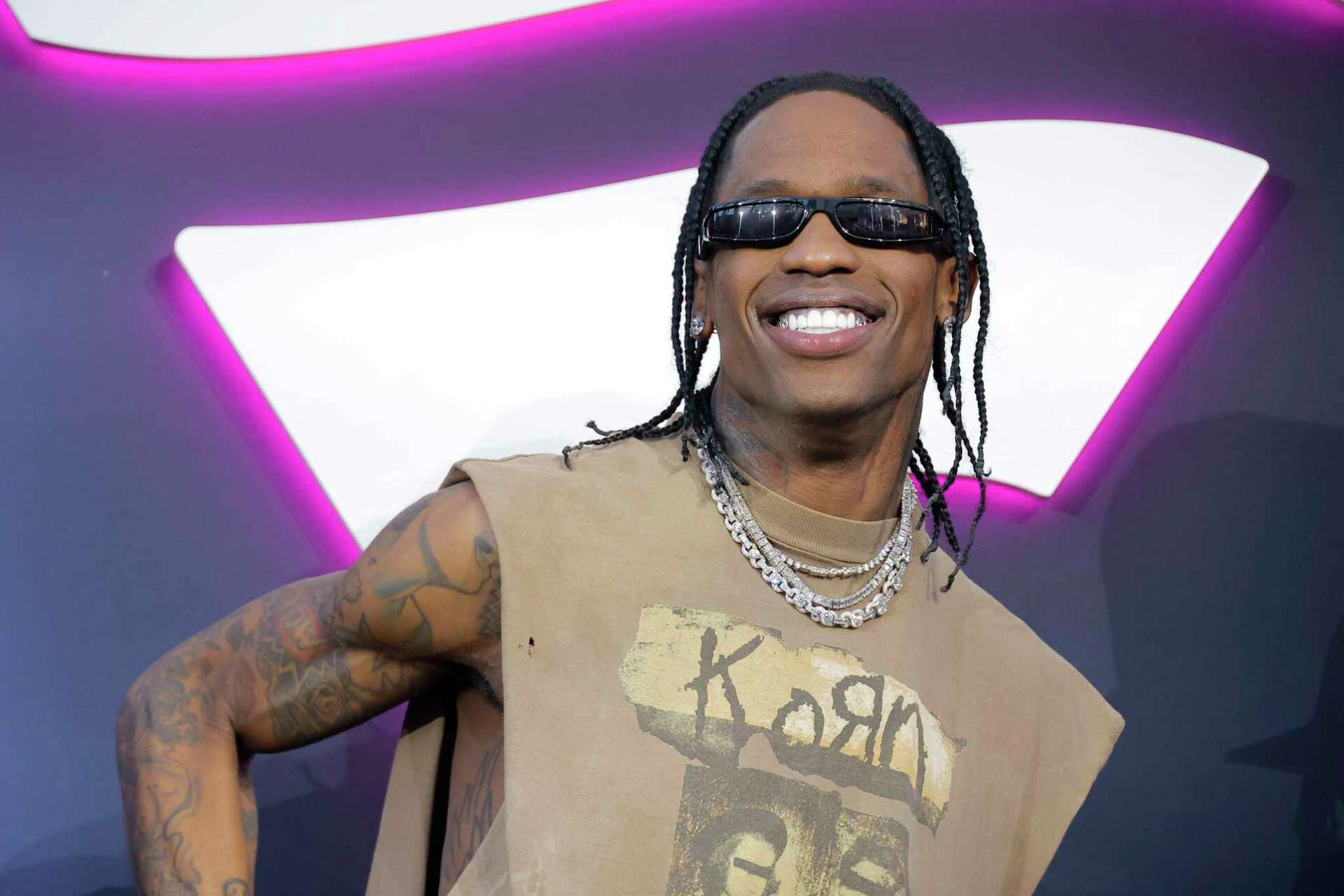 Travis Scott、2025年1発目のシングル｢4×4｣リリース！多彩な演出