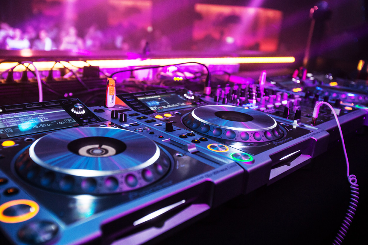 保存版】現役DJが厳選！予算別おすすめDJ機材リスト